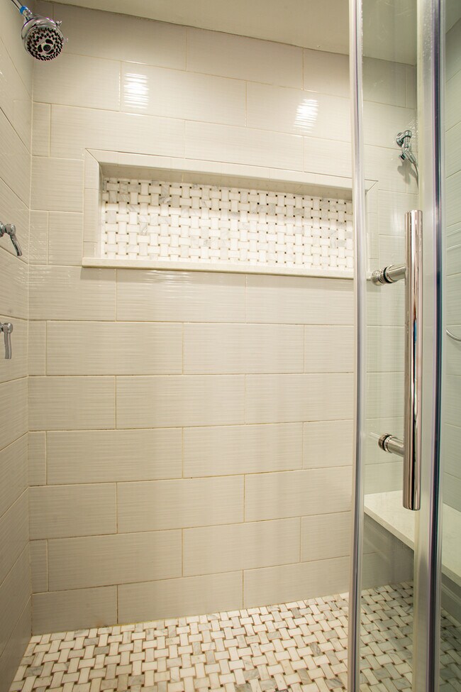 Building Photo - 707 Clover Hill Ct