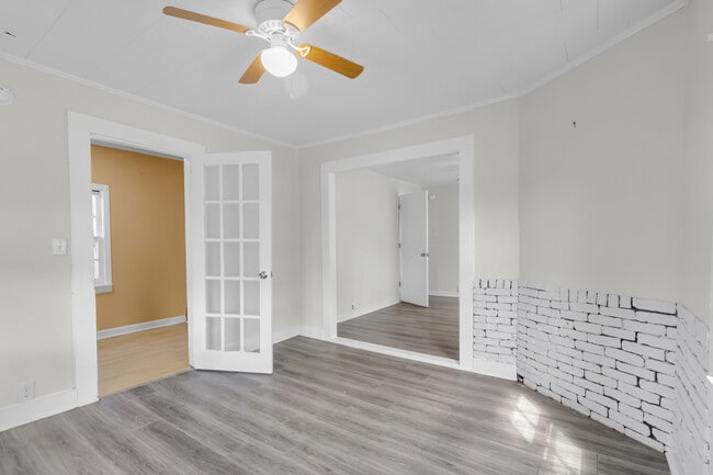 Building Photo - 516 2nd Ave