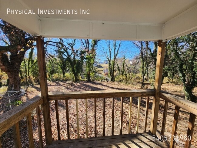 Building Photo - 412 Hanover Ave NW