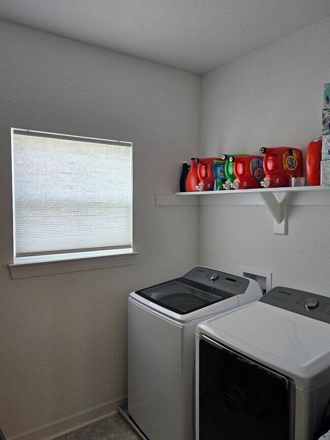 Building Photo - 1949 Bexley Ln