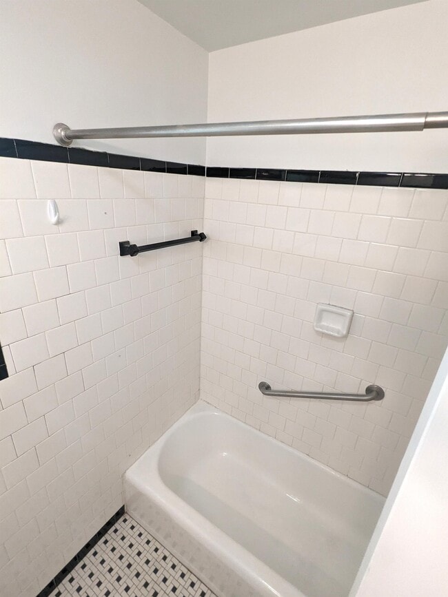 Building Photo - 222 Patrician Dr