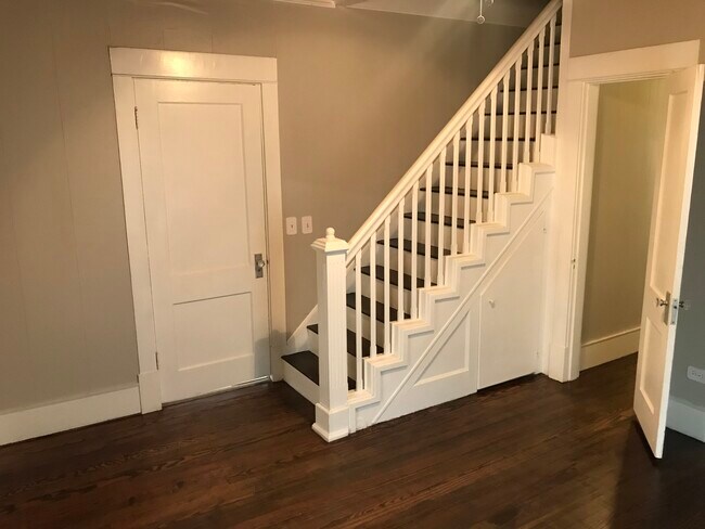 Building Photo - 1126 W Woodard St