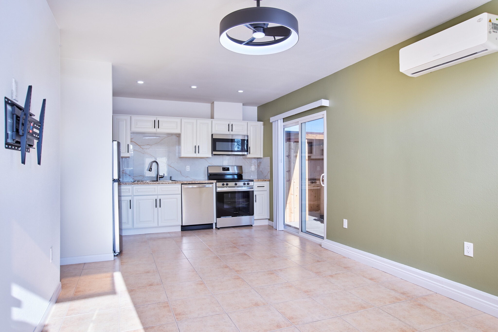 Entry - 6383 Lake Arago Ave