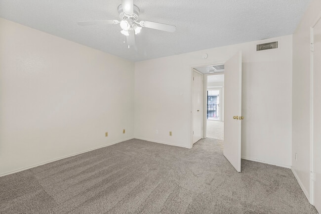 Building Photo - 15221 Berry Trail