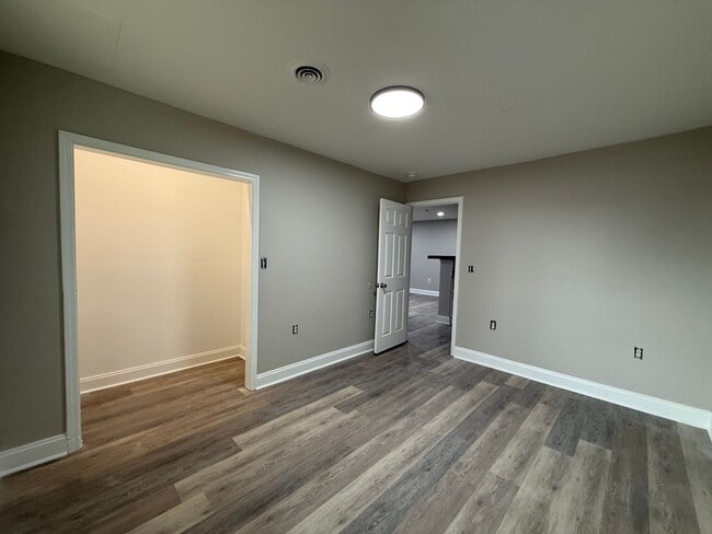 Building Photo - Old Tusculum Rd Apartments