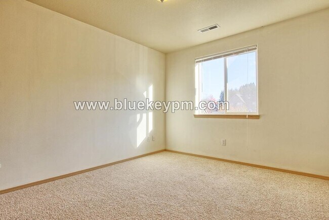 Building Photo - 3807 NW Fletcher Ct