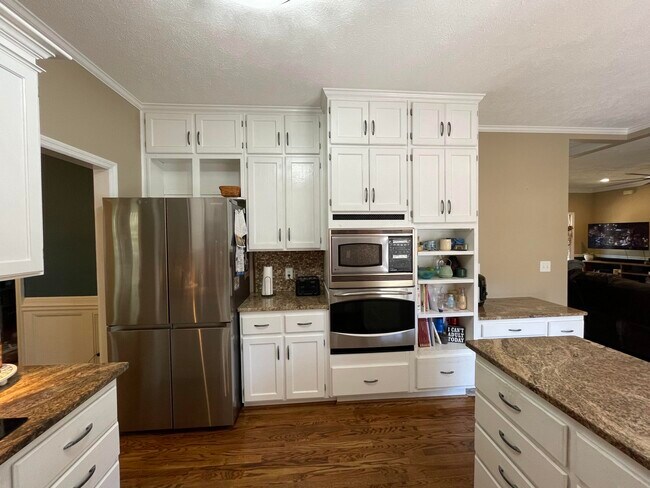 Building Photo - 1395 Woodbine Rd