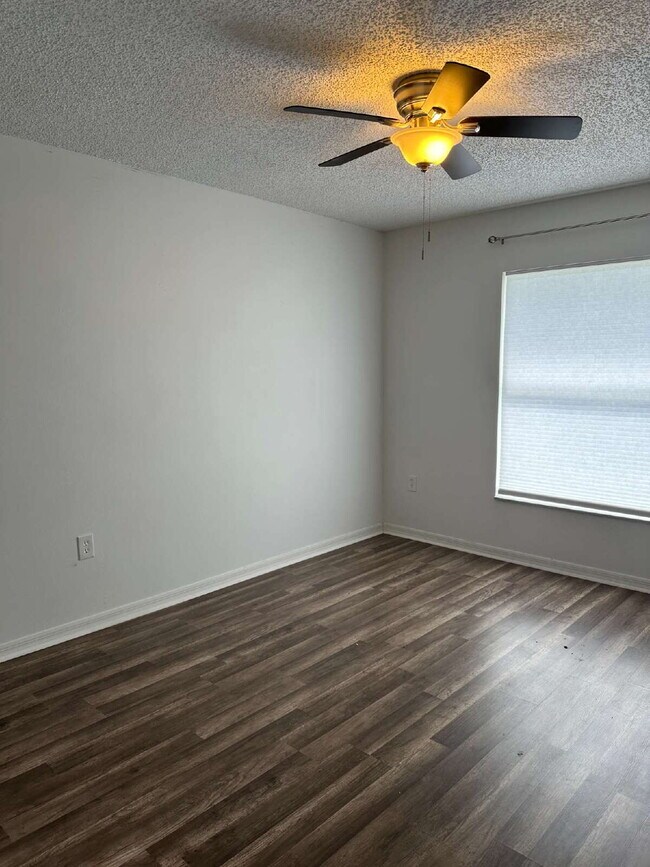 Building Photo - 3-Bedroom Home in Quiet Palm Bay