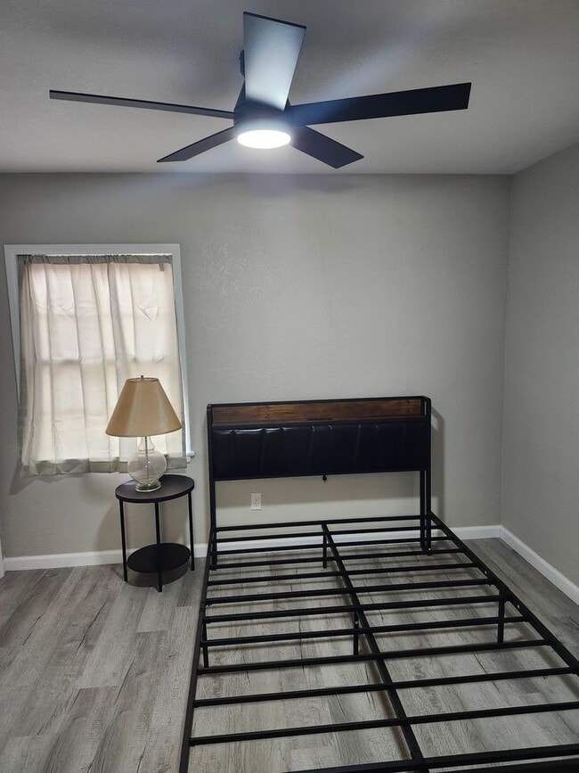 Building Photo - Remodeled FAMCEE Home