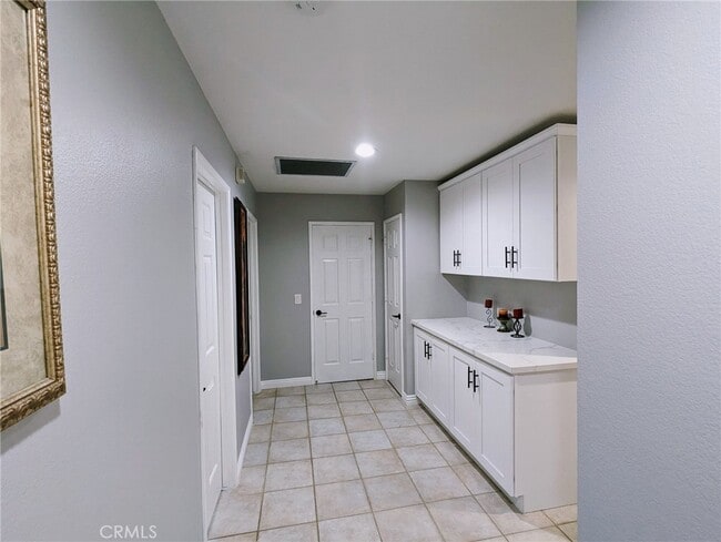 Building Photo - 7380 Live Oak Dr