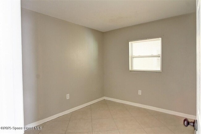 Building Photo - 130 Roosevelt Ave