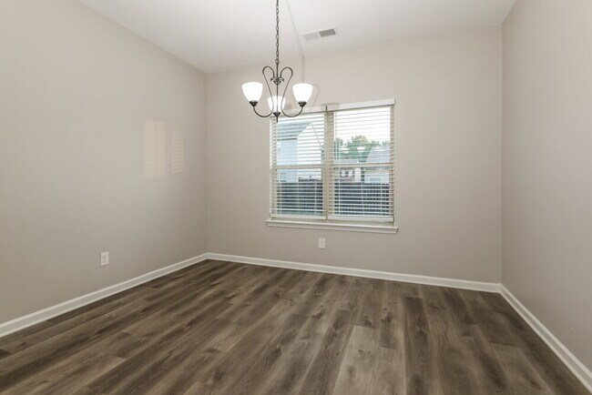 Building Photo - 2664 Calvary Dr