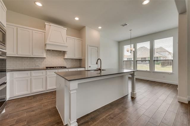 Building Photo - 617 Montrose Dr