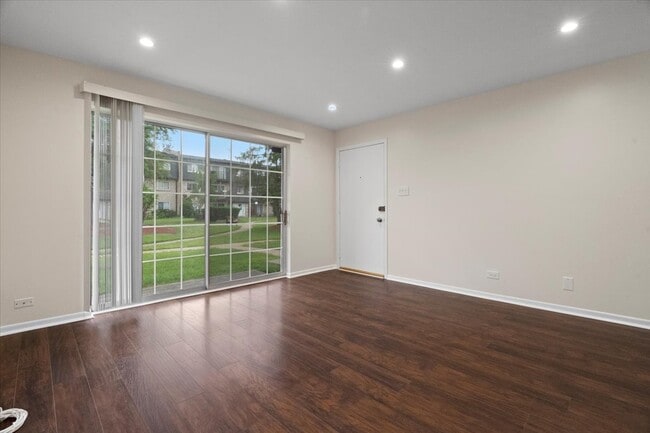 Building Photo - 9458 Bay Colony Dr