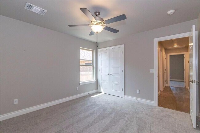 Building Photo - 3140 Drake Crest Dr