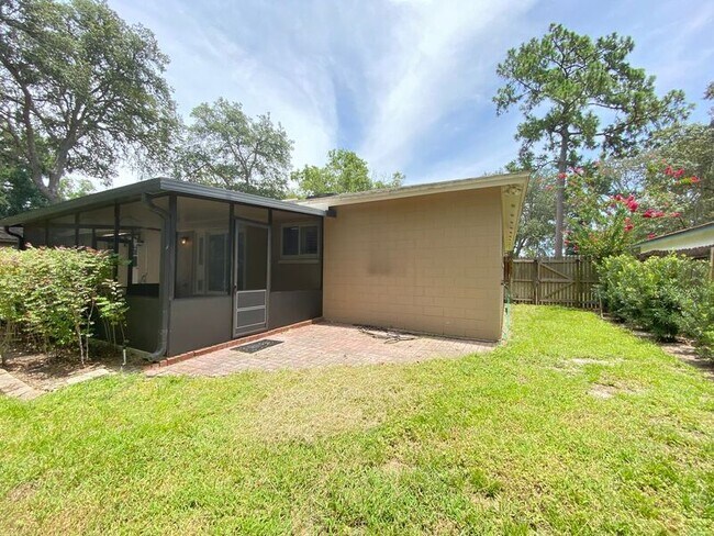 Building Photo - 104 Hatfield Ct