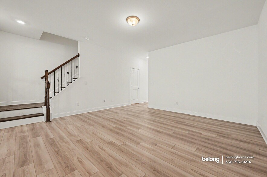 Building Photo - 2100 Solana Wds Dr