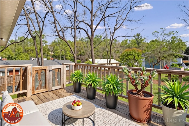 Building Photo - Sunny 2-Bedroom Home with Fenced-In Yard a...