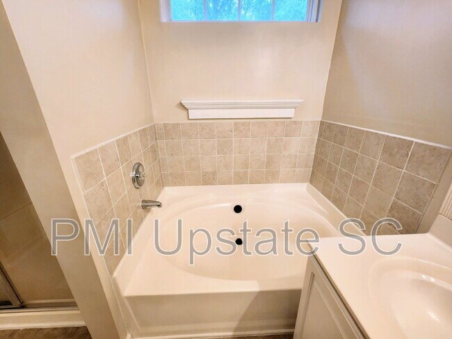 Building Photo - 122 Glen Willow Ct