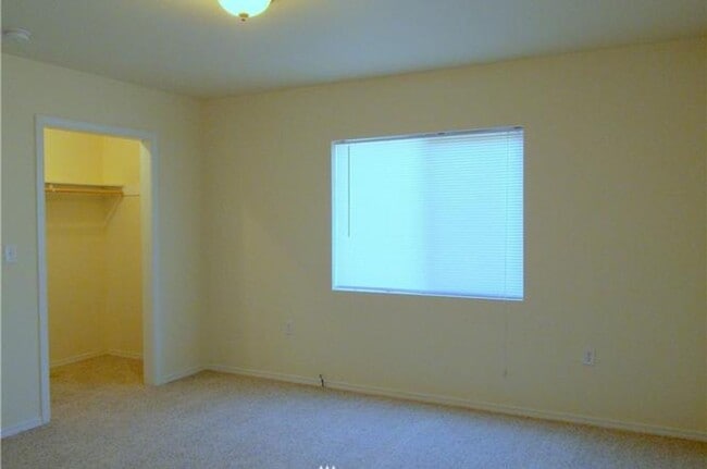 Building Photo - 2 Bed 2 Bath Home on Corner!