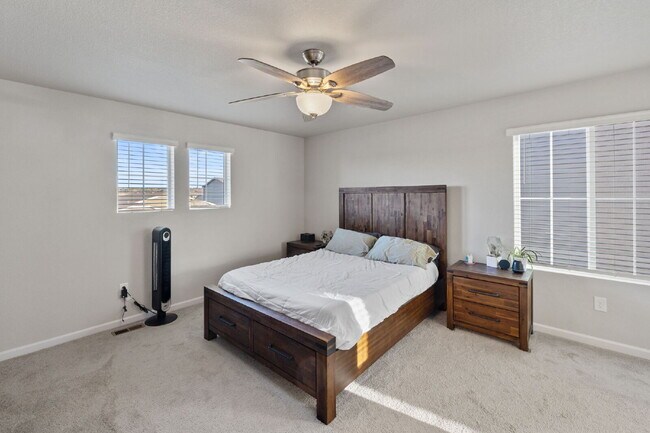 Building Photo - Beautiful 4-Bedroom Home on Blue Lunar Lan...