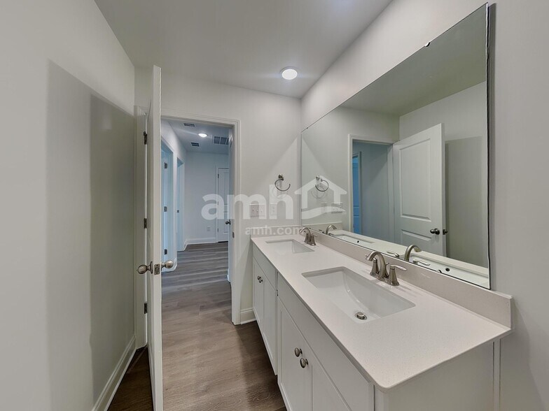 Building Photo - 1203 Livengood Wy