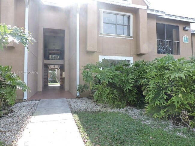 Building Photo - 15610 SW 105th Ln