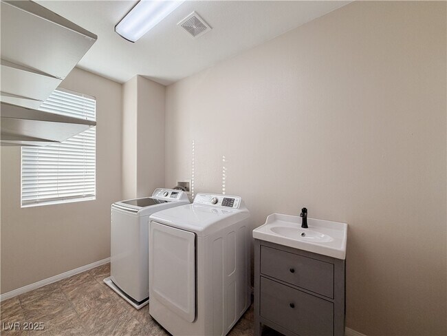 Building Photo - 10733 Mentesana Ave