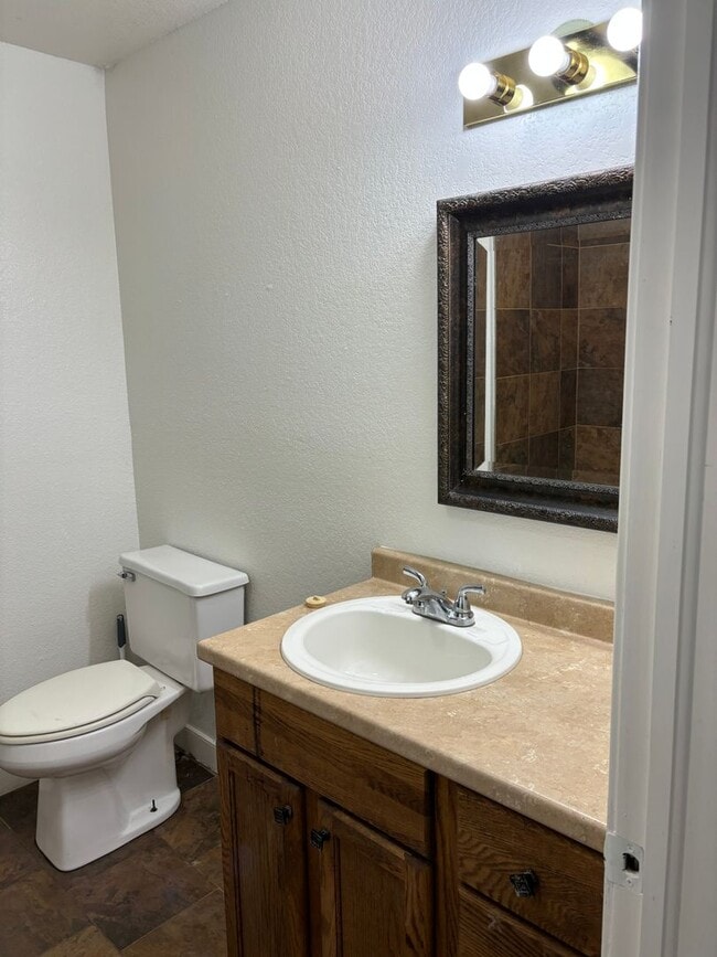 Building Photo - 500 Bache St