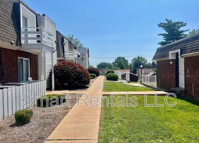 Building Photo - 9955 Chateau Roi Dr