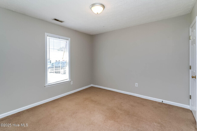 Building Photo - 105 Verona Dr