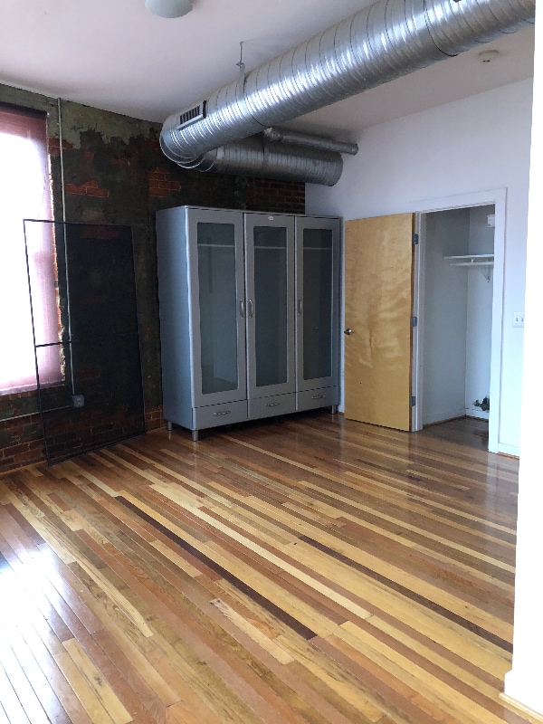 Building Photo - 506 S Elm St