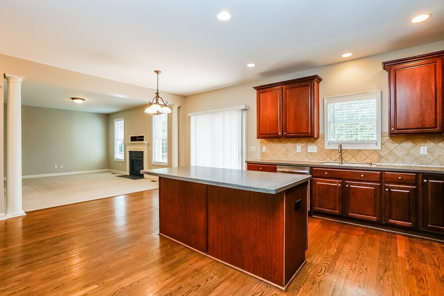 Building Photo - 1320 Trailing Rose Ct