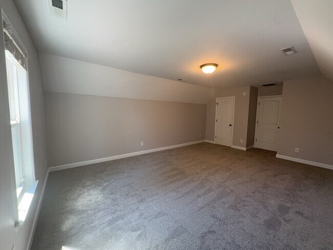 Building Photo - 1115 Westmoreland Dr