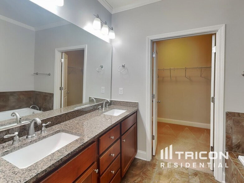 Building Photo - 516 Leighton Woods Ct