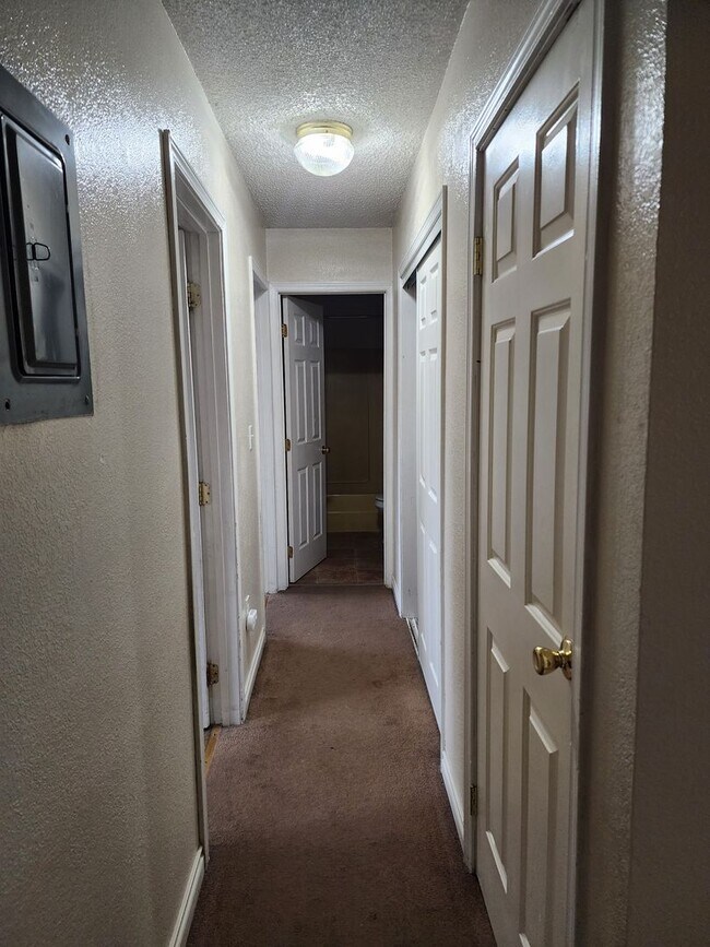 Building Photo - 100 B St