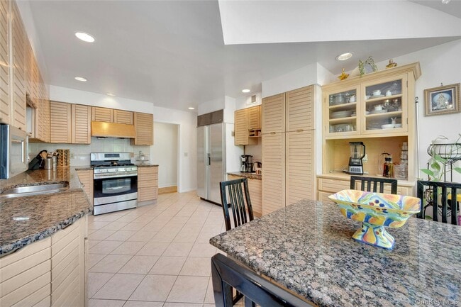 Building Photo - 2 Meadowwood Ln