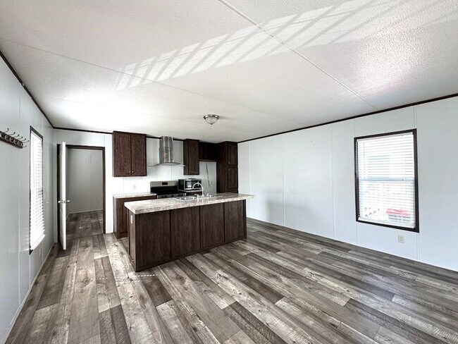 Building Photo - 16206 Wood Dr