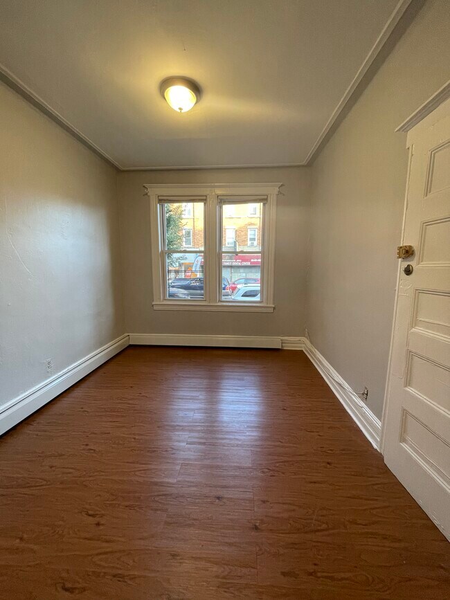 571 West Side Ave 2 - 567 W Side Ave