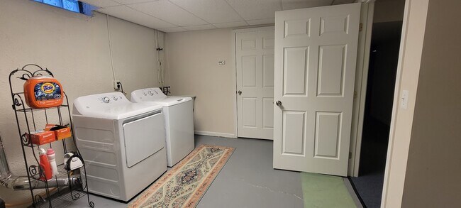 Building Photo - 547 Neff Rd