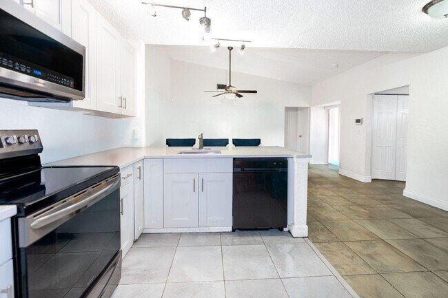 Building Photo - 3504 Waterview Cir