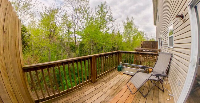 Building Photo - 3D Tour Available - West-Side Townhome + W...