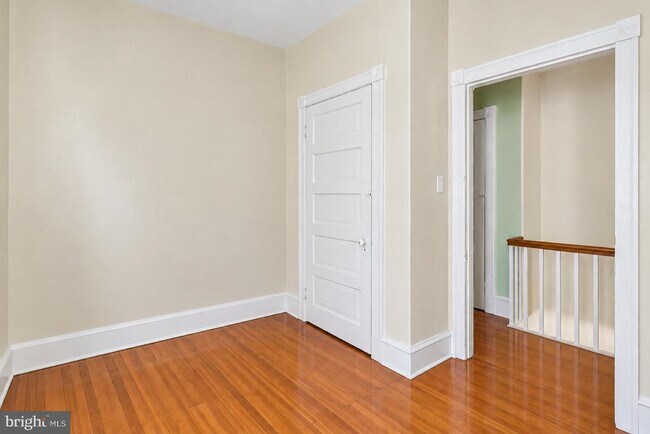 Building Photo - 154 Salaignac St