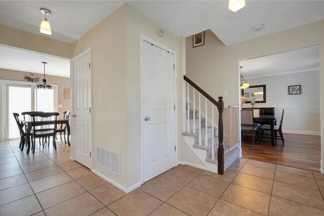 Building Photo - Charming Colonial on Quiet Cul-de-Sac