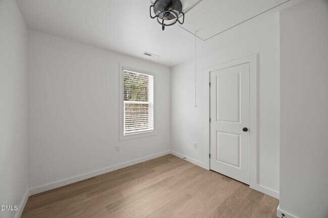 Building Photo - 2811 Wilcox Pl
