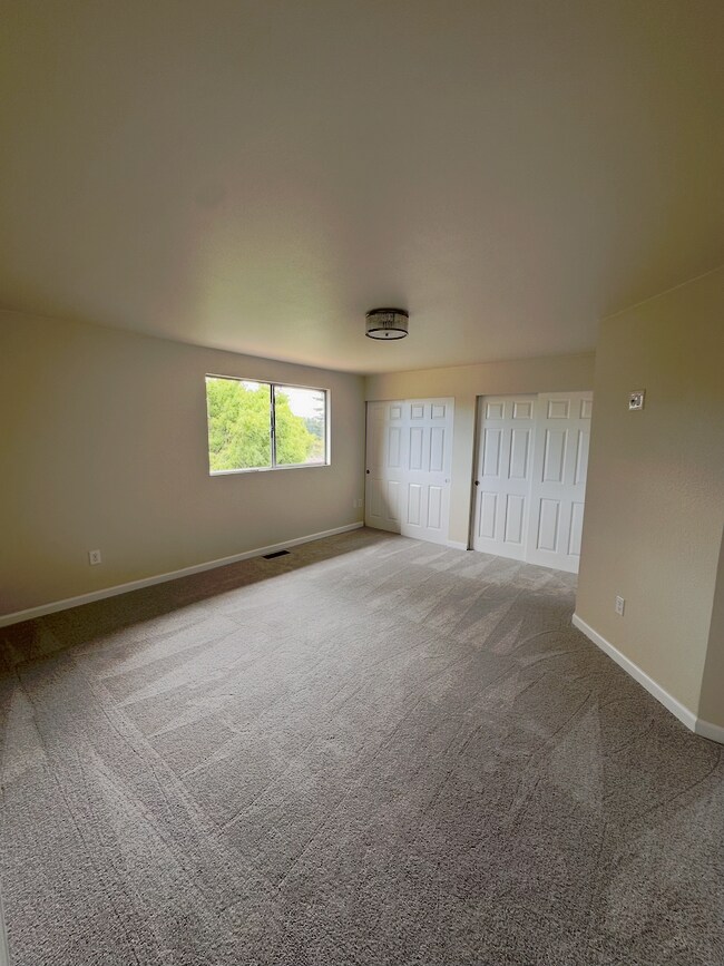 Building Photo - 16617 3rd Dr SE
