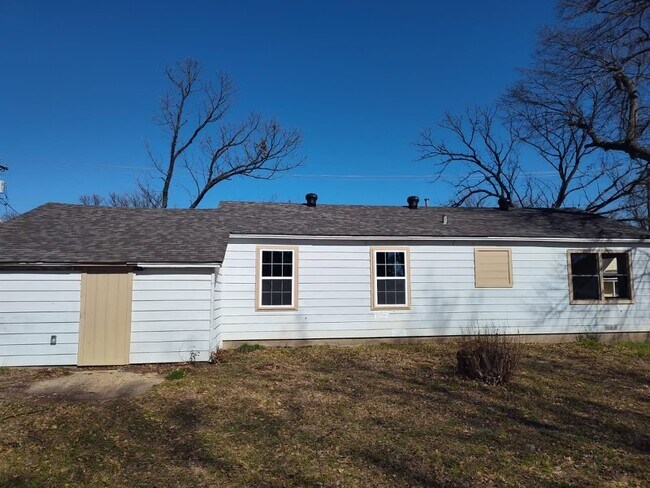 Building Photo - 901 Johnson St