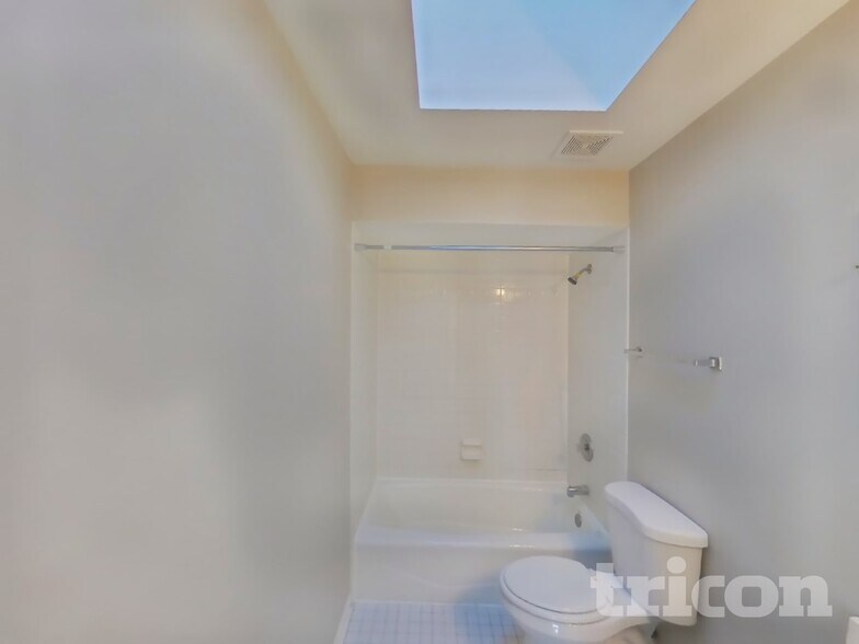 Building Photo - 7652 Brittany Ct