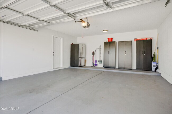 Building Photo - 6863 E Kelton Ln