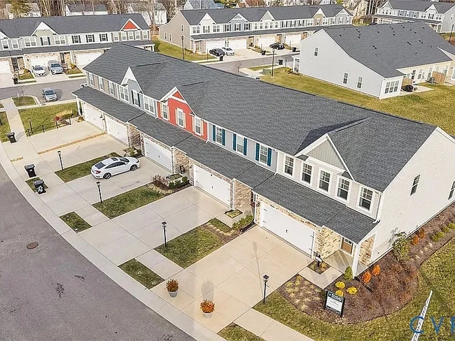 Building Photo - 701 Englewood Farms Dr